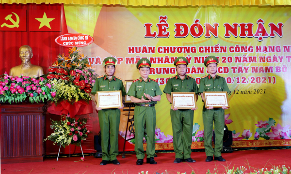 Kỷ niệm 20 năm thành lập Trung đoàn CSCĐ Tây Nam Bộ -0