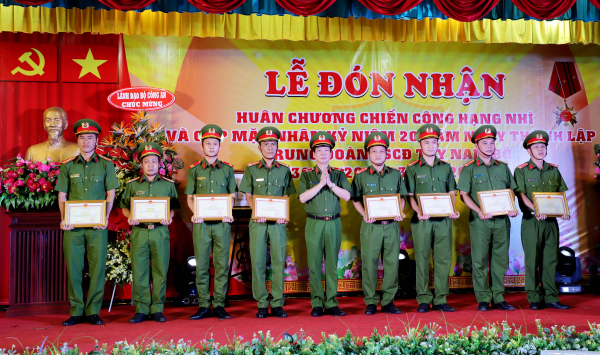 Kỷ niệm 20 năm thành lập Trung đoàn CSCĐ Tây Nam Bộ -1