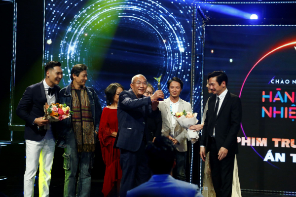 	“Hương vị tình thân” được tôn vinh Phim truyền hình ấn tượng VTV Awards 2021 -0