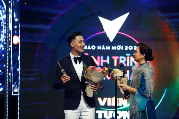 	“Hương vị tình thân” được tôn vinh Phim truyền hình ấn tượng VTV Awards 2021 -0