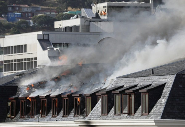 Tòa nhà Quốc hội Nam Phi lại bốc cháy  -0