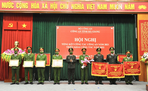 Ha Giang provincial Police Department reviews task performance in 2021 -0