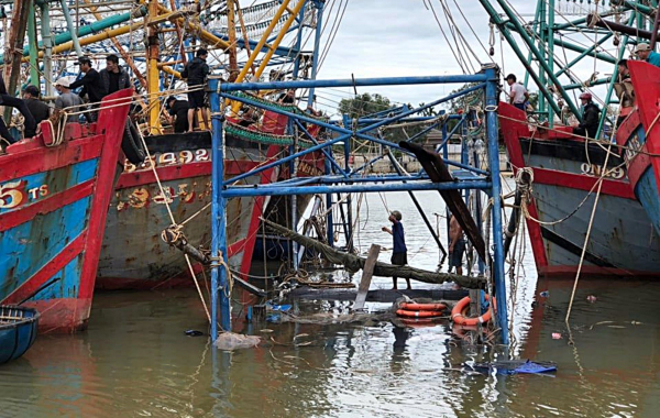 Kịp thời cứu sống 3 ngư dân Quảng Nam trên tàu bị chìm -0