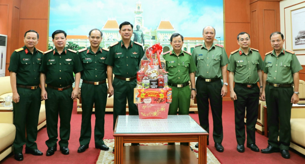 Bộ Tư lệnh Quân khu 7 thăm, chúc Tết Công an TP Hồ Chí Minh -0