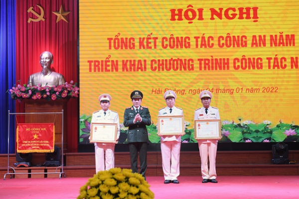 Deputy Minister Luong Tam Quang attend year-end meetings of Hai Phong, Hai Duong police -0