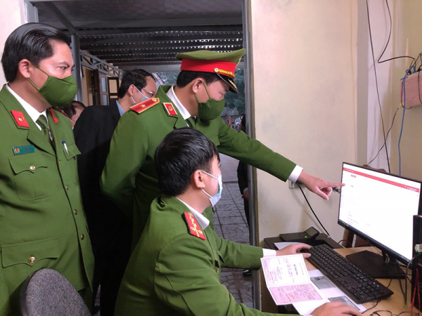 Thứ trưởng Lê Quốc Hùng thăm hỏi, động viên Công an xã vùng biên giới Kim Thủy -0