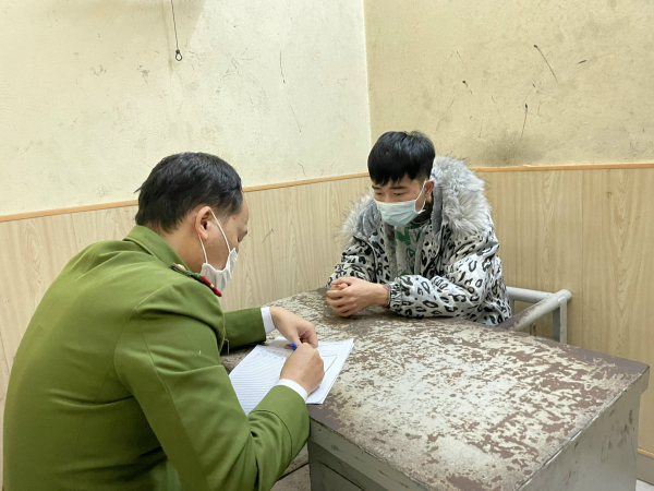 Đối tượng cướp tiền ở ngân hàng khai gì tại cơ quan Công an? -0