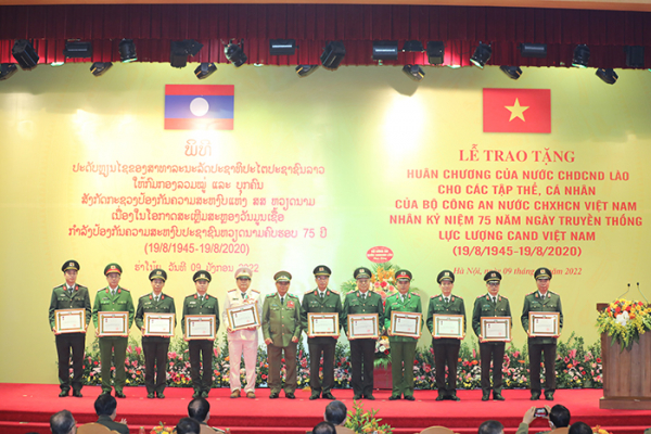 Đưa quan hệ hợp tác giữa hai Bộ Công an Việt - Lào lên tầm cao mới -1