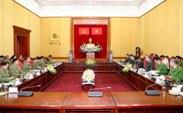 Minister To Lam hosts Lao counterpart -0