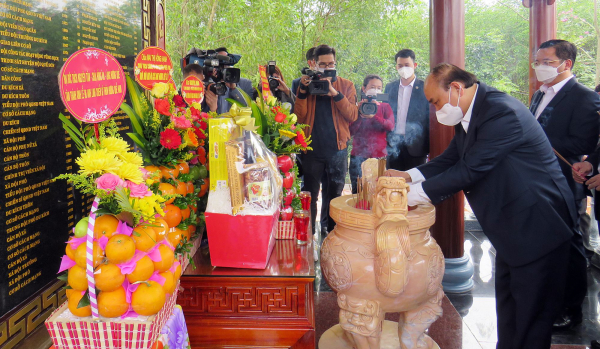 Chủ tịch nước Nguyễn Xuân Phúc dự Lễ khánh thành Nhà bia ghi danh liệt sĩ tại Quảng Nam -0