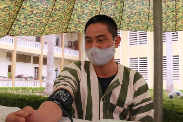 Tiêm vaccine phòng COVID-19 cho các can, phạm nhân tại Trại tạm giam Công an tỉnh Sơn La -0