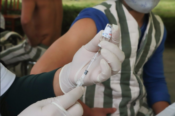 Tiêm vaccine phòng COVID-19 cho các can, phạm nhân tại Trại tạm giam Công an tỉnh Sơn La -0