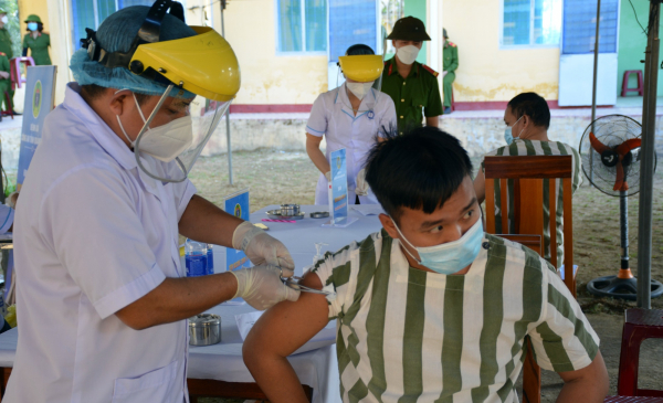 Gần 560 can, phạm nhân tại Quảng Nam được tiêm mũi 2 vaccine phòng COVID-19 -0