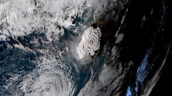 Núi lửa dưới đáy biển phun trào, cảnh báo sóng thần ở Nam Thái Bình Dương  -0