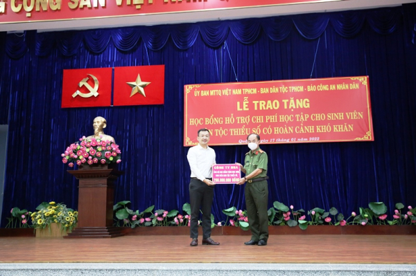Trao 50 xuất học bỗng cho học sinh, sinh viên dân tộc thiểu số tại TP Hồ Chí Minh -0