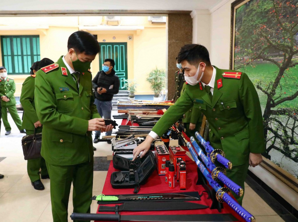 Trao Bằng khen của Bộ trưởng Bộ Công An, UBND TP Hà Nội cho các đơn vị có thành tích xuất sắc trong công tác phòng, chống tội phạm -2