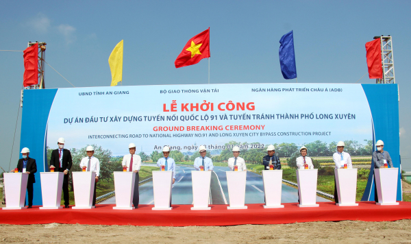 Chủ tịch nước Nguyễn Xuân Phúc dự Lễ khởi công Dự án tuyến nối Quốc lộ 91 và tuyến tránh TP Long Xuyên -0