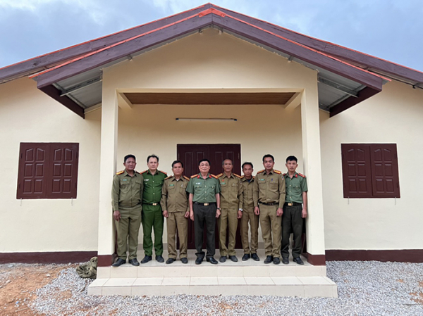 Công an tỉnh Quảng Bình bàn giao 09 trụ sở làm việc tặng Công an tỉnh Khăm Muộn (Lào) -0