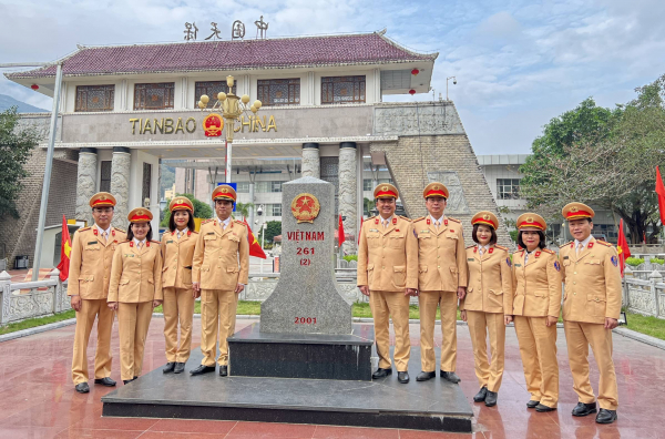Cục CSGT thăm cán bộ tăng cường tại xã Xín Chải, Vị Xuyên, Hà Giang -0