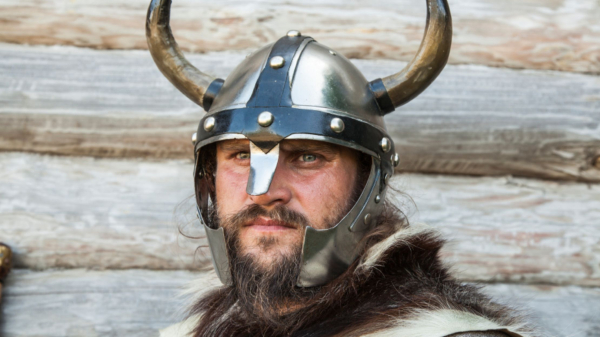 Hé lộ phát hiện mới về chiếc mũ 2 sừng của người Viking -0
