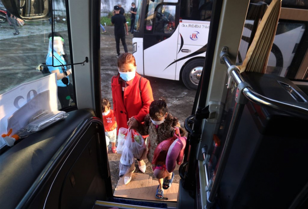 Đà Nẵng: Những chuyến xe 0 đồng đưa hơn 2000 công nhân về “quê ăn Tết”  -4