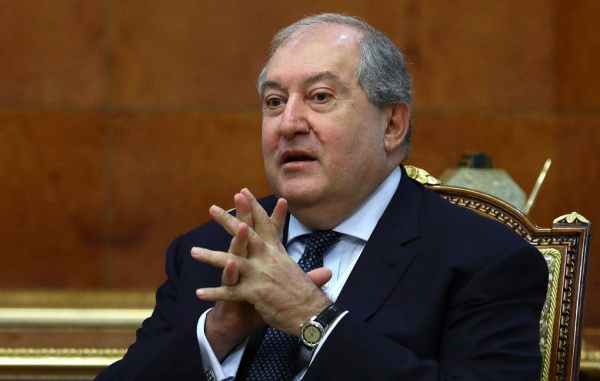 Tổng thống Armenia bất ngờ từ chức -0