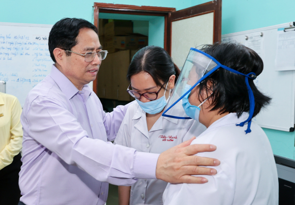 Thủ tướng Phạm Minh Chính: Chăm sóc các cháu tàn tật mồ côi tốt nhất có thể với tấm lòng của người mẹ, người cha -0