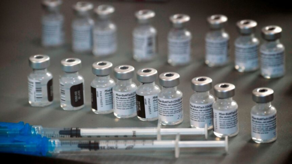 Pfizer thử nghiệm lâm sàng vaccine riêng chống Omicron -0