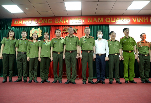 Minister To Lam visits Da Nang Municipal Police Department, Hospital 199 -0