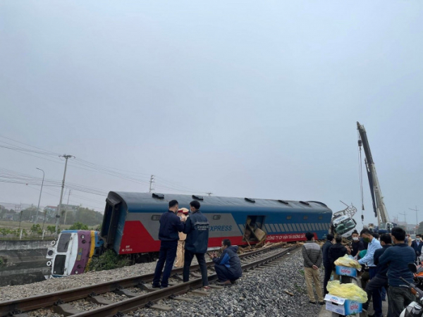  Đường sắt Bắc Nam sắp thông trở lại sau vụ tàu hỏa bị trật bánh ở Phú Lý -0