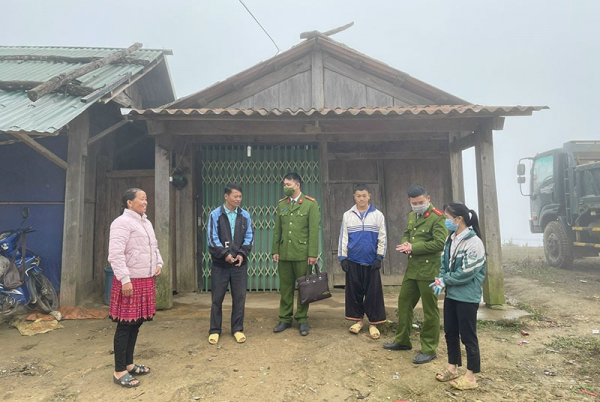 Policeman spend his youth in remote commune -0