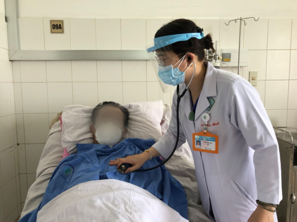 Cứu sống bệnh nhân COVID-19 sau 2 tháng trong tình trạng “thập tử nhất sinh” -0