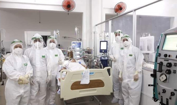 Cứu sống bệnh nhân COVID-19 sau 2 tháng trong tình trạng “thập tử nhất sinh” -0