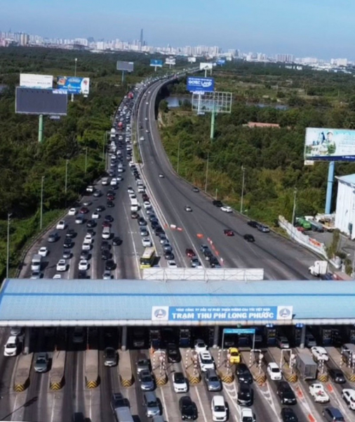 Kẹt xe kéo dài trên cao tốc TP Hồ Chí Minh-Long Thành-Dầu Giây do va chạm giao thông -1