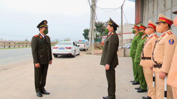 Thứ trưởng Trần Quốc Tỏ chúc Tết CBCS tại chốt tuần tra tỉnh Nam Định -0