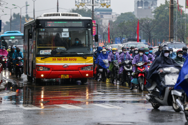 Miền Bắc mưa rét trong ngày đi làm đầu năm mới -0