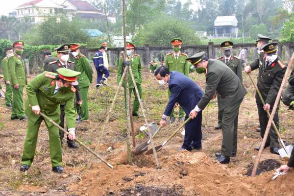 Thừa Thiên-Huế phát động phong trào “Tết trồng cây đời đời nhớ ơn Bác Hồ”  -0