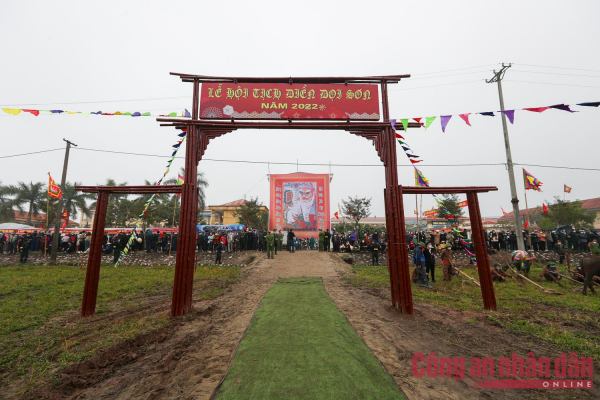President Nguyen Xuan Phuc performs traditional New Year ploughing festival  -0