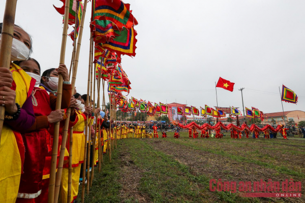 President Nguyen Xuan Phuc performs traditional New Year ploughing festival  -2