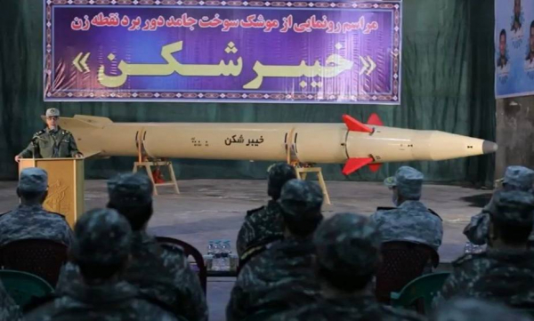 Iran khoe tên lửa mới có tầm bắn phủ kín Trung Đông -0