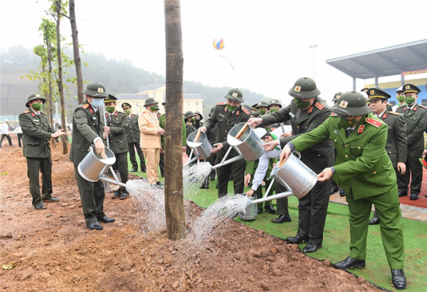 Minister To Lam chairs tree-planting event -0