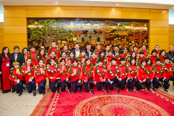 Đội tuyển nữ Việt Nam trở về sau kỳ tích lịch sử -7