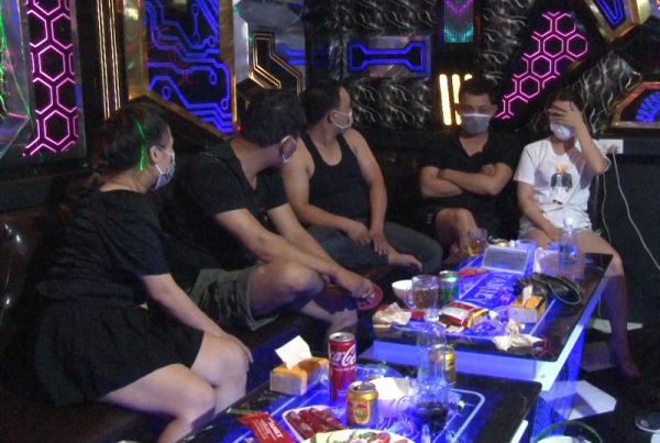 Thừa Thiên-Huế cho phép dịch vụ karaoke và nhiều loại hình kinh doanh hoạt động trở lại  -0