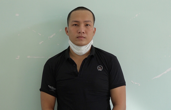 Dùng xăng tưới vào người Công an viên ấp để đốt vì bị dẹp trường gà -0