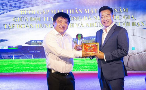 Hưng Thịnh Land trao thưởng 2 tỷ đồng cho Đội tuyển bóng đá nữ quốc gia Việt Nam -2