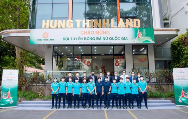 Hưng Thịnh Land trao thưởng 2 tỷ đồng cho Đội tuyển bóng đá nữ quốc gia Việt Nam -3