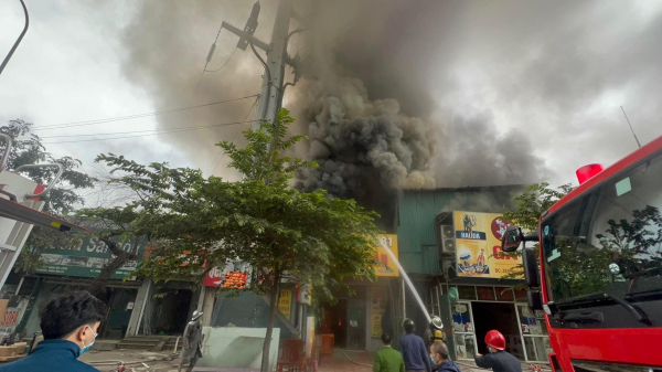 Hà Nội: Cháy lớn trên đường Nguyễn Xiển  -0