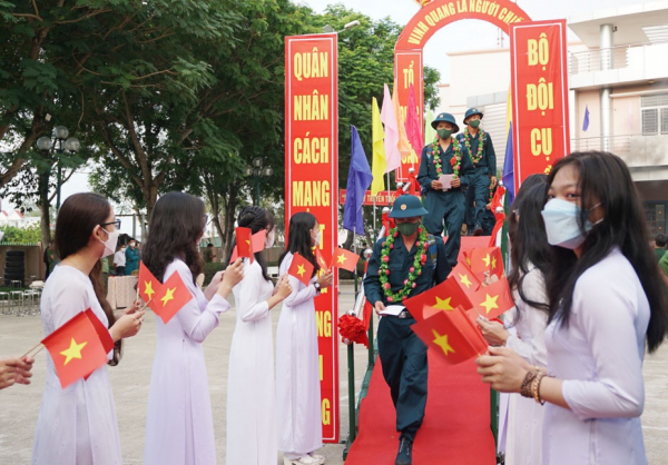 1.550 thanh niên tỉnh Long An hăng hái lên đường thực hiện nghĩa vụ quân sự -0