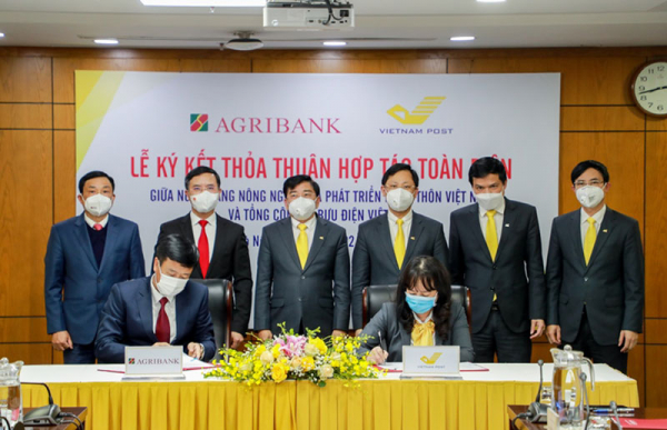 Agribank và Vietnam Post ký kết thỏa thuận hợp tác toàn diện -0