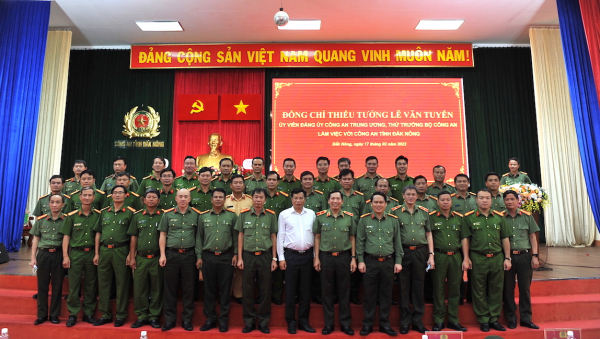 Thứ trưởng Lê Văn Tuyến thăm, làm việc tại Công an Đắk Nông -0